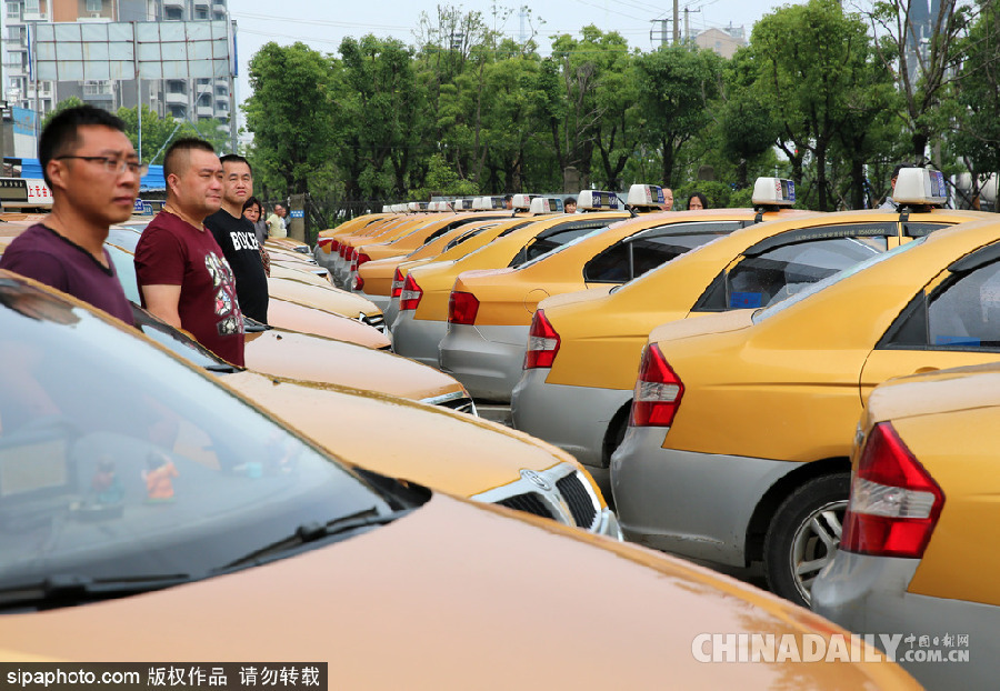 江蘇南通：百輛免費接送考生 “愛心助考車”整裝待發