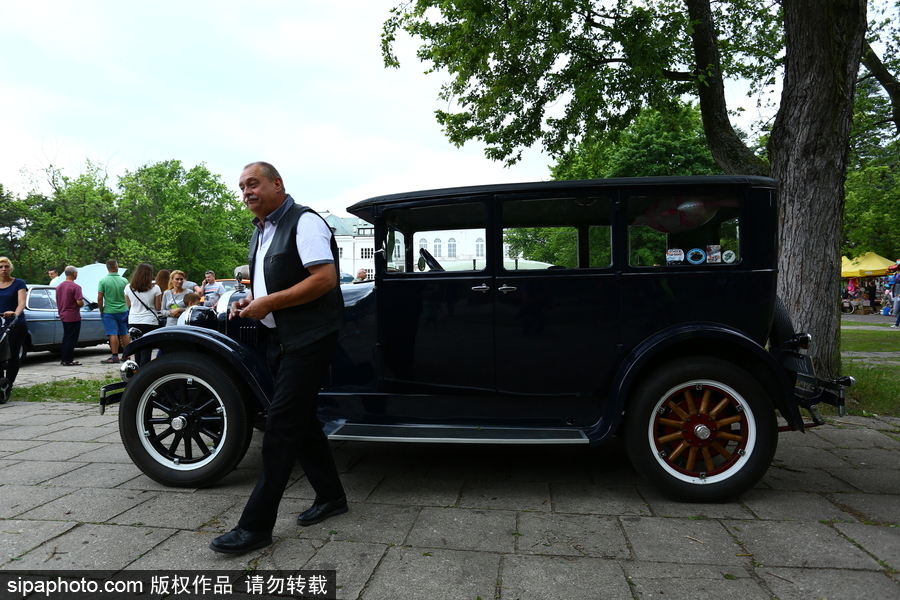 波蘭舉行復古車展 細數經典老爺車停留的歲月