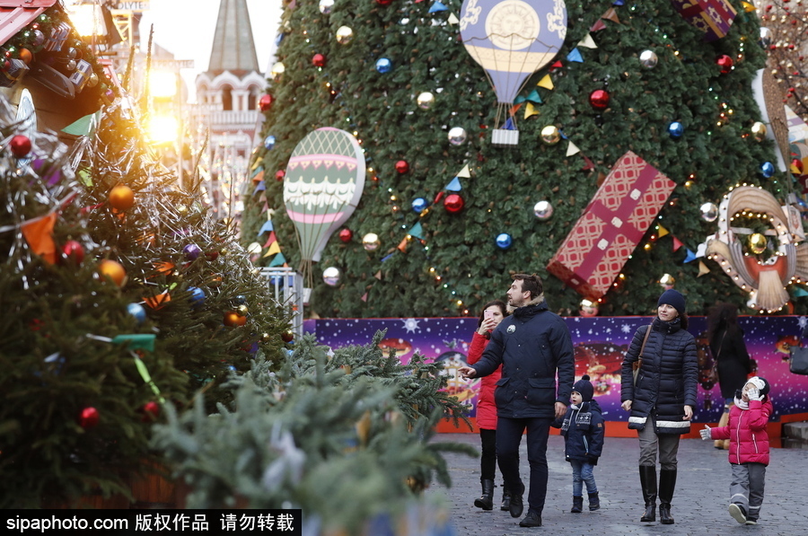 莫斯科街頭巷尾裝扮一新 節日氣氛濃厚迎接新年到來