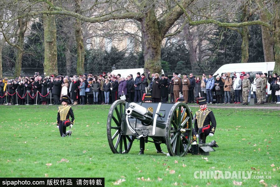 英女王登基66周年紀念 皇家騎兵炮兵團發射41響禮炮慶祝