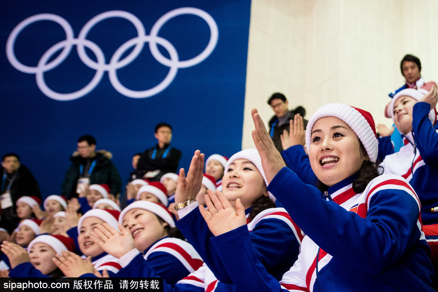 2018平昌冬奧會(huì)：冰球女子小組賽 朝鮮拉拉隊(duì)長(zhǎng)笑容甜美